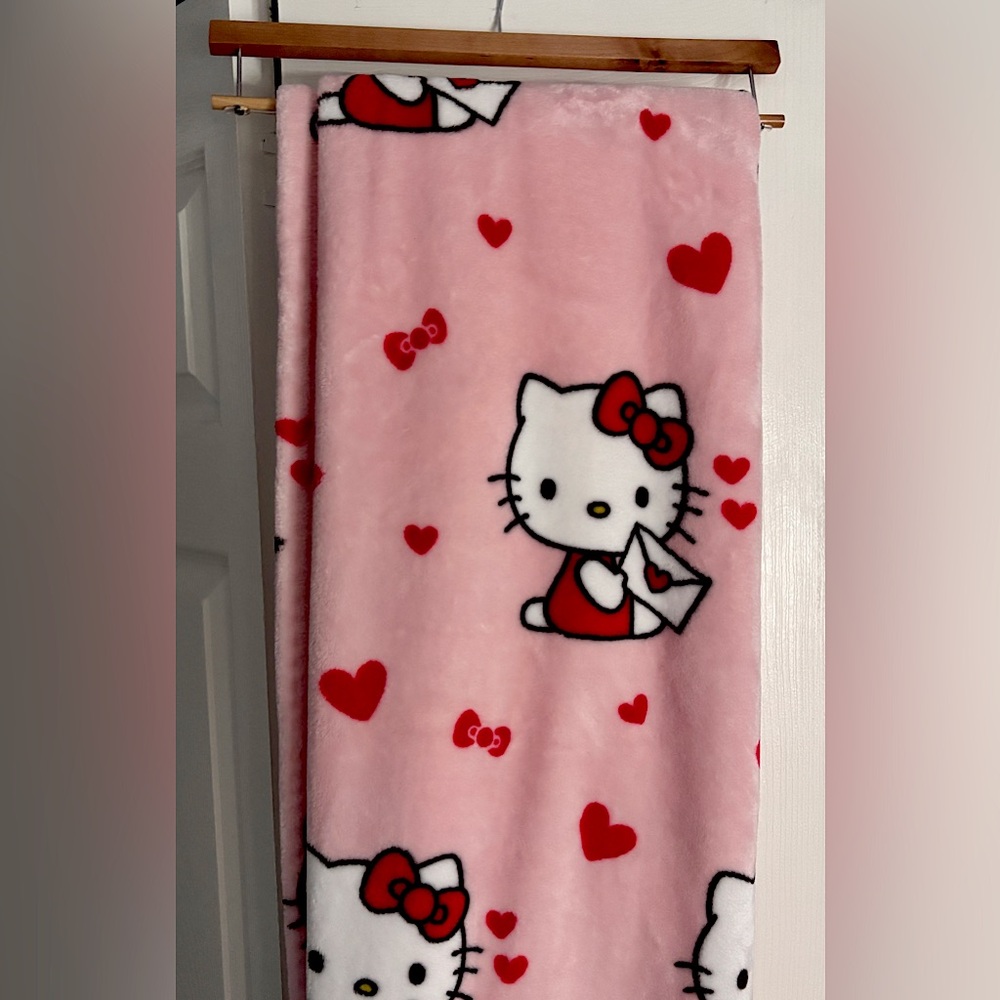 hello kitty valentines pink throw blanket💗